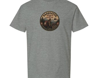 Sasquatch-Such- und Rettungs-T-Shirt – Lustiges Bigfoot-Versteckspiel-T-Shirt – Outdoor-Geschenk für Kryptozoologen – Unisex-Shirt aus schwerem Material