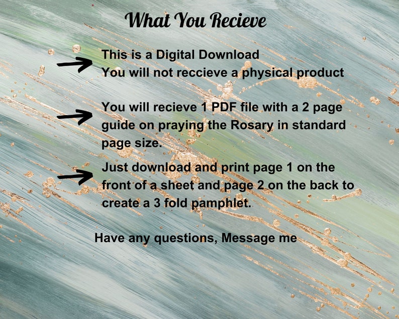 Pu&ograve; includere: Un download digitale per una guida di preghiera del Rosario stampabile. L'immagine mostra uno sfondo blu e oro con testo che spiega che il download include un file PDF di 2 pagine con istruzioni su come pregare il Rosario. Il testo spiega anche che la guida pu&ograve; essere stampata su un singolo foglio di carta per creare un opuscolo a 3 pieghe.