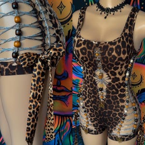 ヒョウ柄スリット織りロンパース