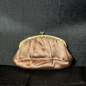 Vintage Formal Bags By Edwards Purse Beige Satin Rhinestone Evening Kiss Clasp