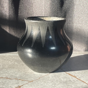 RARE Signed Vase Mid-Century Pottery - Desideria Sanchez Black-On-Black – 6&quot;