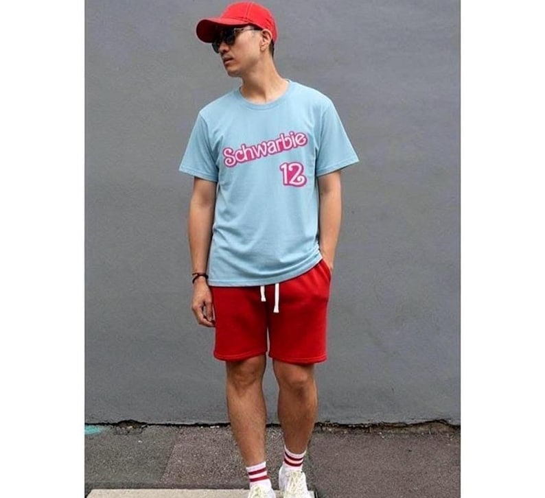 T-shirt Phillies Kyle Schwarber « Schwarbie », chemise de fans de Philadelphie, chemise de baseball de Philadelphie, t-shirt unisexe de fans de sport de Philadelphie, Schwarbomb image 1