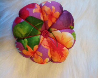 Alfiletero floral hecho a mano