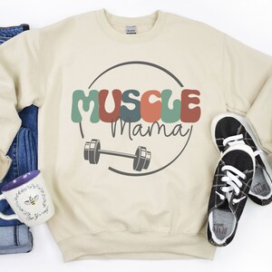 Sudadera de mamá muscular, regalo para amante del gimnasio, regalo de Crossfitter, regalo para ella, regalo de entrenamiento, sudadera con cubierta de bomba, ropa de entrenamiento Sand