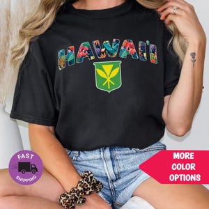 Hawaii Blumen T-Shirt: Kanaka Maoli Flagge, Island Pride