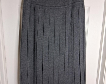 Vintage Tricots St. Raphael Country Shop Wool Gray Pleated Knit Skirt SZ small