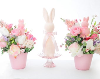 Composition florale en pot avec lapin de Pâques rose printanier Composition florale de Pâques rose en pot Composition florale de lapin de Pâques rose