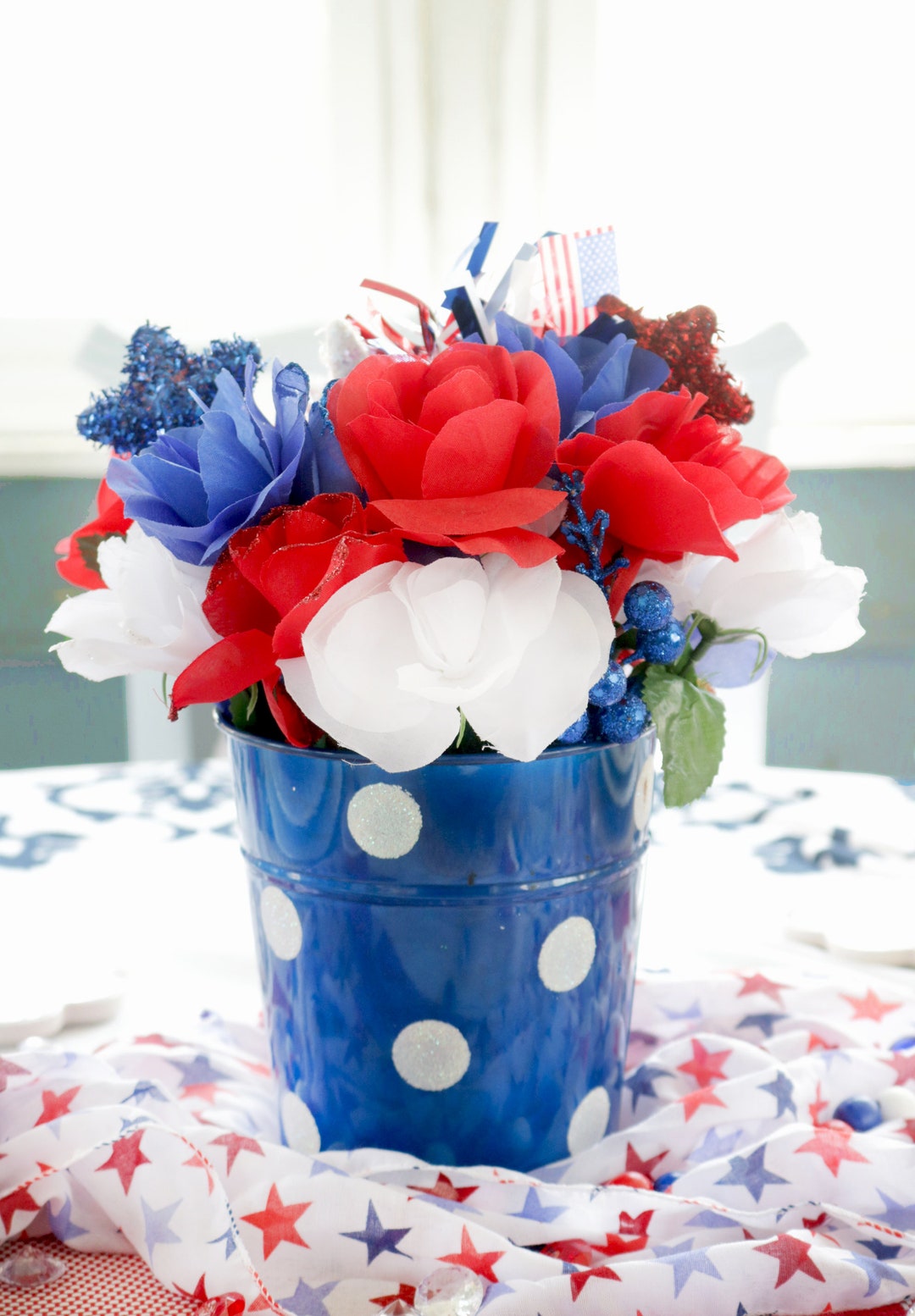 arranging independence day flowers