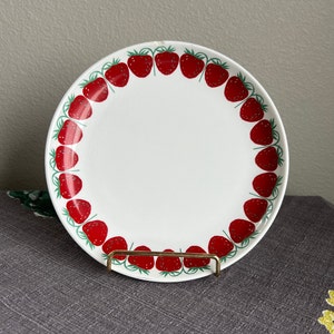 Arabia Pomona Strawberry Plate 7.75&quot; Made in Finland