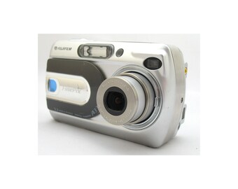 FujiFilm FinePix A330 Compact Digital Camera 3.2MP 3x Optical Zoom Silver