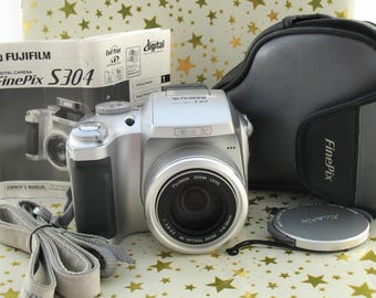 Fujifilm FinePix S304 Y2K Silver Digital Camera 3.2MP 6x Optical Zoom CCD Sensor Tested Working