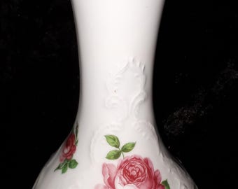 Royal Porcelain KPM - Vase with gold rim and floral motif No. 931/21 -