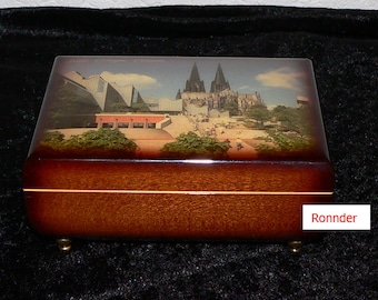 Wooden jewelry box with wind-up music box - Original Deichert - with spring song - image of Cologne Cathedral -