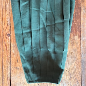 vintage pleated skirt // deep forest green, wool blend, midi, with zipper behind, elegant, 80s