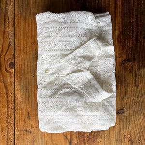 vintage lace blouse // long sleeve, classic cut (v neck, cuffs), with buttons, white, 70s