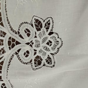 set of vintage cotton lace bed throw / cover with two pillow cases // envelope closure, deadstock, in white