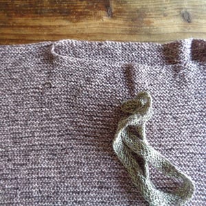 Gilet in canapa e cotone lavorato a mano, top multicolore con cintura immagine 2