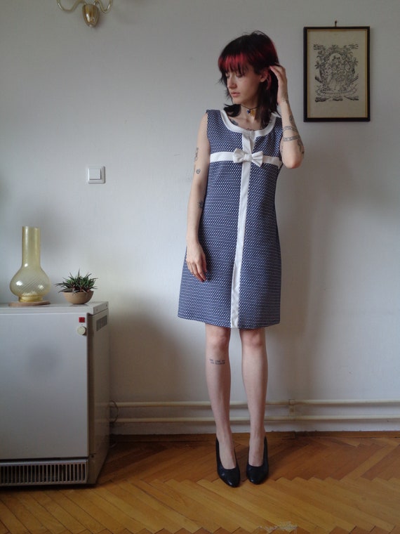 Vintage dress // short, white and blue, summer, sleeveless, petite, french, 60s