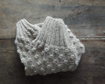 hand-knitted sweater with points // long sleeves, round neck, vintage pattern, made to order, from natural wool in different color