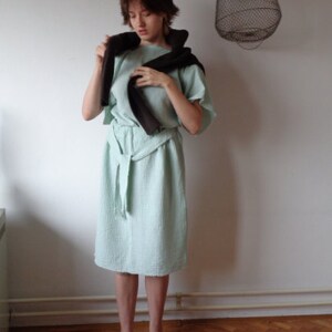 muslin / double gauze top / sweater // short sleeves, wide, mint green, ready to ship image 4