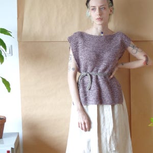 Gilet in canapa e cotone lavorato a mano, top multicolore con cintura immagine 1