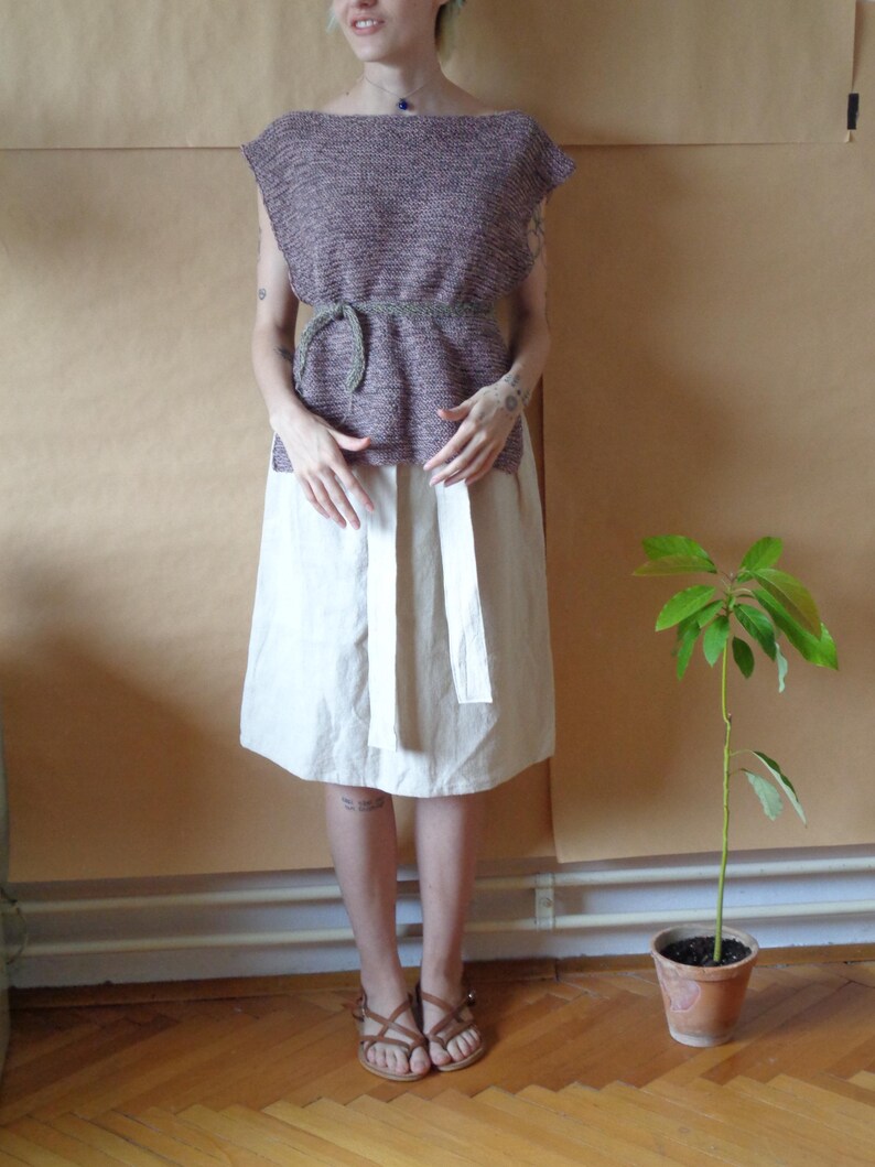 Gilet in canapa e cotone lavorato a mano, top multicolore con cintura immagine 5