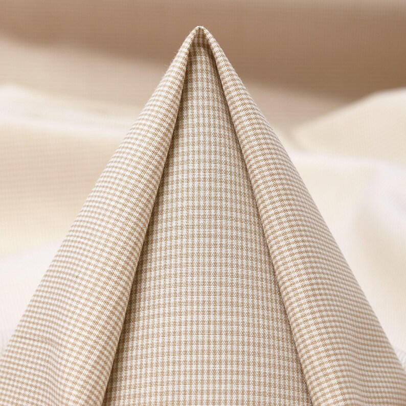 Blusa xadrez de algodão sem mangas, decote canoa, feita sob encomenda. sand gingham