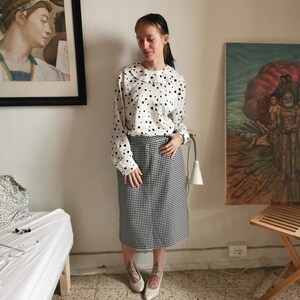 vintage wool skirt (90s) // autumn-winter, with lining, zipper, button, slit behind, black and white, houndstooth. elegant, office