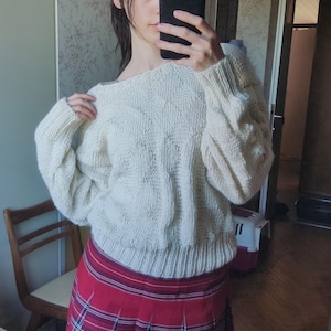 Suéter tejido a mano en blanco // mangas largas, cuello redondo, suave y acogedor, patrón vintage, listo para enviar, alpaca bebé ecológica (amano)
