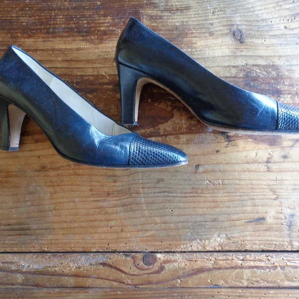 vintage shoes // pumps, high heel, very soft, real leather, dark / marine blue