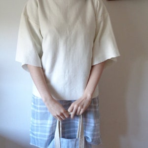 Pull / haut en coton et chanvre doux // printemps, manches courtes, avec bords francs, crème, prêt à être expédié