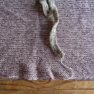 Gilet in canapa e cotone lavorato a mano, top multicolore con cintura immagine 8