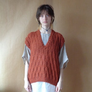 hand-knitted vest // v neck, pullover, made to order from gots certified wool, available in different patterns