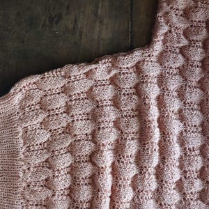 haut/pull tricoté à la main//manches courtes, tricot dentelle, vieux rose, fabriqué à partir d&#39;un mélange de coton pima superwash et de lin, prêt à être expédié