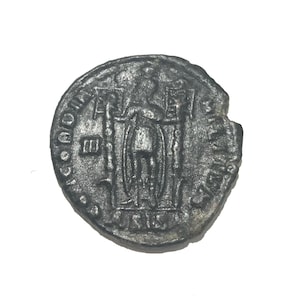 Constantius II AD 337-361, Æ3, Centenionalis / Emperor holding Standards