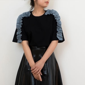 Black Top with Light Blue Ruffle Sleeves. 100% Cotton. Women&#39;s Straight Fit.
