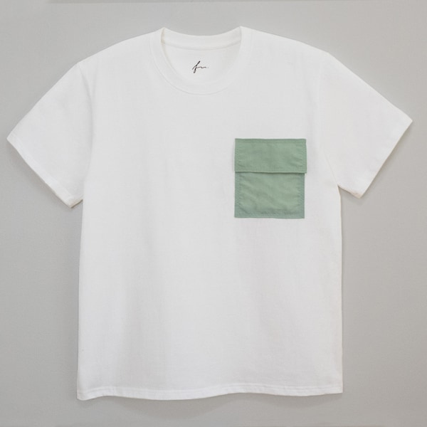 Cotton T-Shirt with Cargo Pocket Made in Water Repellent Nylon. Short Sleeve. Crew Neck. Men's Sizing Straight Fit.