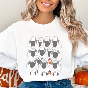 Sweat-shirt d'automne drôle de dinde avec des moutons, chemise de Thanksgiving de dinde, ambiance d'automne, t-shirt de dinde, sweat-shirt de mouton, cadeau de mouton, chemise d'élevage de moutons