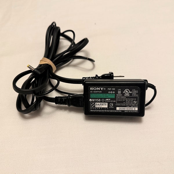 Sony PSP - 100 AC Adaptor/ Charger