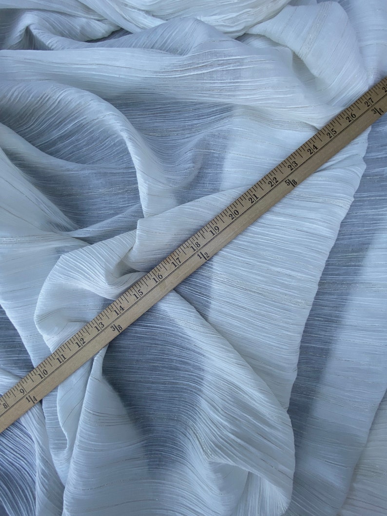 Off White Crinkle Cotton Voile w/Metallic Gold Pin Size Stripes, Sells/price by the Yard bild 2