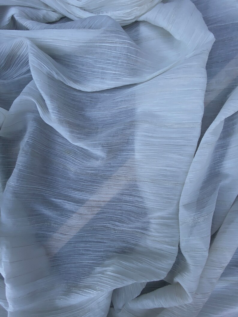 Off White Crinkle Cotton Voile w/Metallic Gold Pin Size Stripes, Sells/price by the Yard bild 5