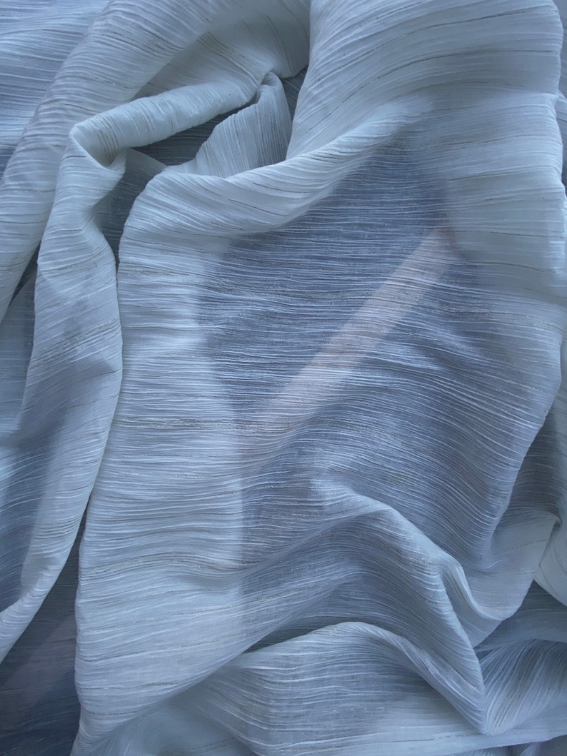 Off White Crinkle Cotton Voile w/Metallic Gold Pin Size Stripes, Sells/price by the Yard bild 3