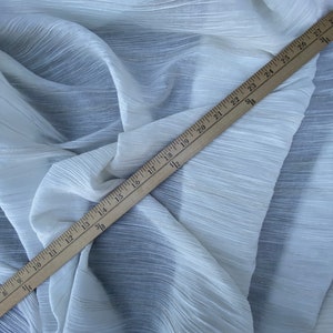 Off White Crinkle Cotton Voile w/Metallic Gold Pin Size Stripes, Sells/price by the Yard bild 4