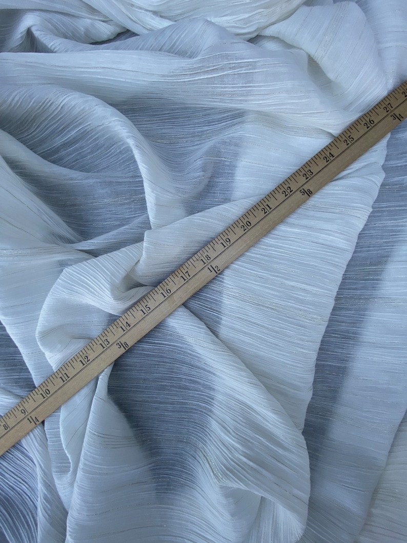 Off White Crinkle Cotton Voile w/Metallic Gold Pin Size Stripes, Sells/price by the Yard bild 4