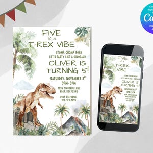 Pode incluir: Um convite com tema de dinossauro com o texto "Five is a T-Rex Vibe" e "Oliver est&aacute; a fazer 5 anos!" O design inclui uma ilustra&ccedil;&atilde;o em aquarela de um T-Rex, palmeiras e um vulc&atilde;o. Um smartphone mostra o mesmo design.