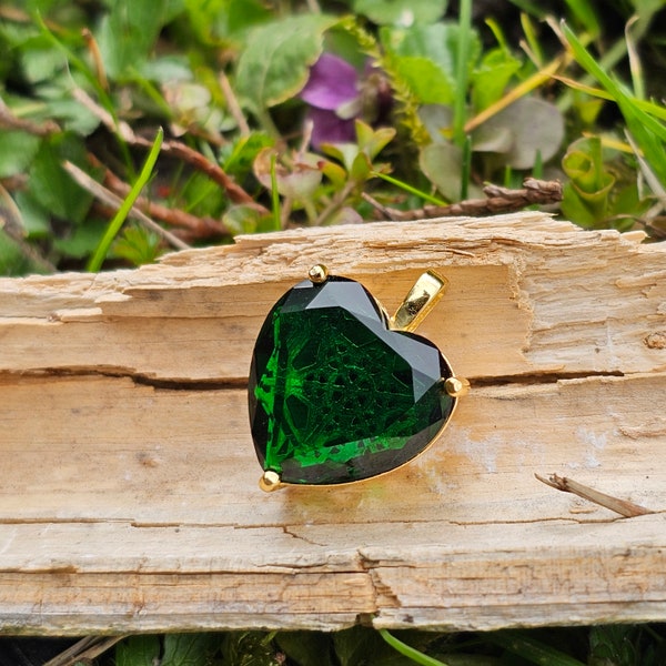 Groene Andara harthanger met het Metatron-symbool en energie van Meester Hilarion/ca. 2 cm
