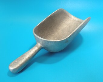 Vintage Aluminum Grain Scoop / Candy Scoop
