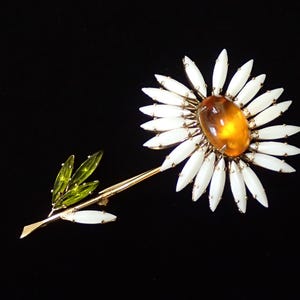 Vintage Schreiner Daisy Rhinestone Brooch / Pin