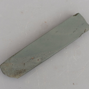 以下が含まれることがあります： 粗い表面を持つ灰色の長方形の砥石