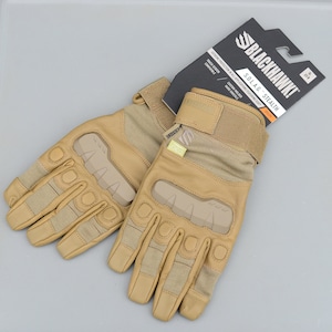 May include: A pair of tan leather tactical gloves with knuckle protection and a velcro wrist strap. The gloves are labelled "BLACKHAWK! S.O.L.A.G. STEALTH".